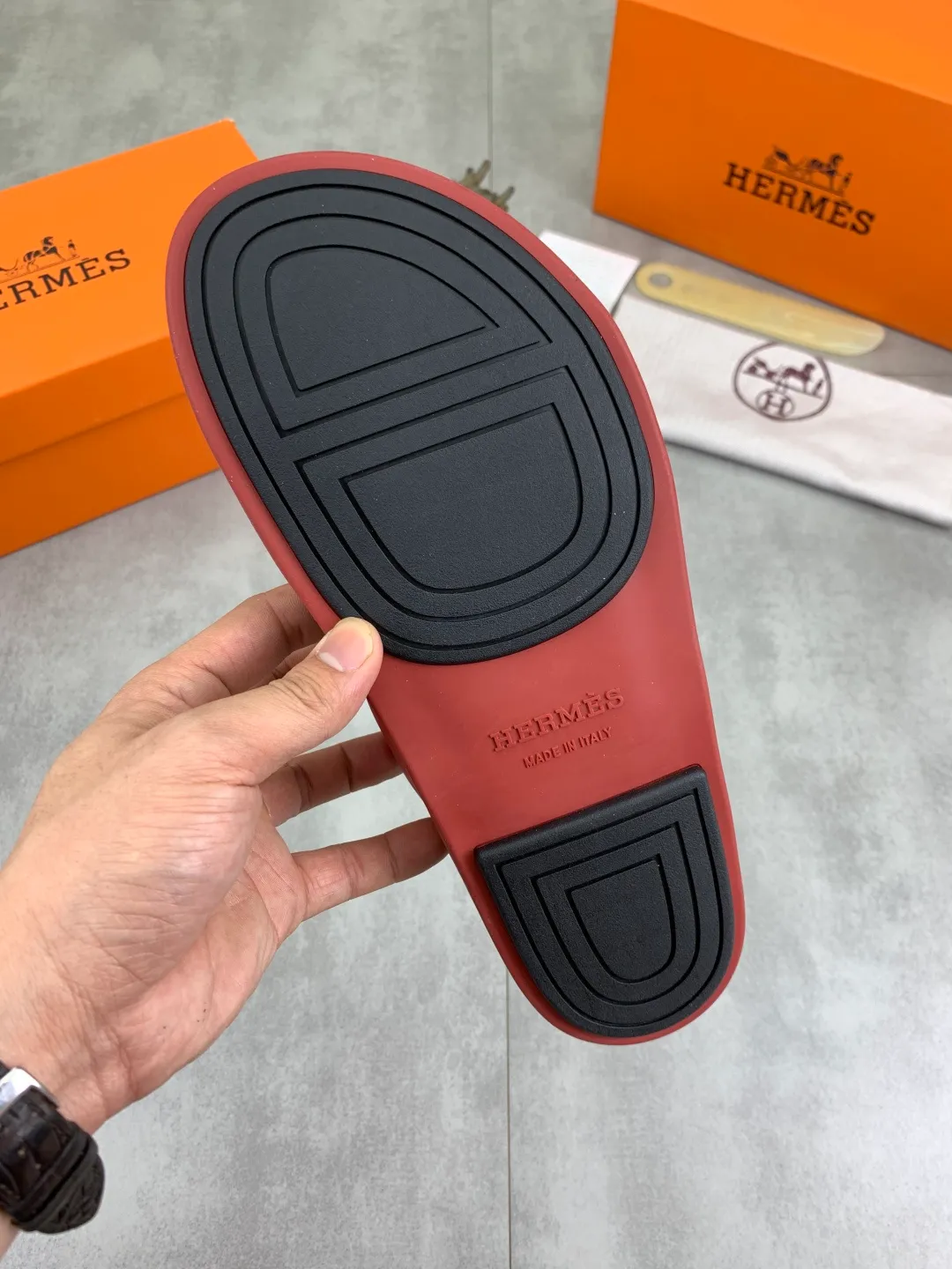Men's shoes 💰P440 New [HERMES] high-end quality new Hermès slippers, made of imported calfskin, wear-resistant and non-slip rubber outsole. Fashionable and elegant code number: 39-44 (38 45 46 customized)